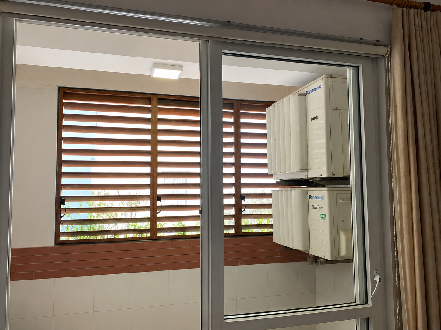 Cửa Chớp Nhôm Cho Phòng Ngủ: 7 Điểm Cân Bằng Nắng, Riêng Tư Và Thông Thoáng