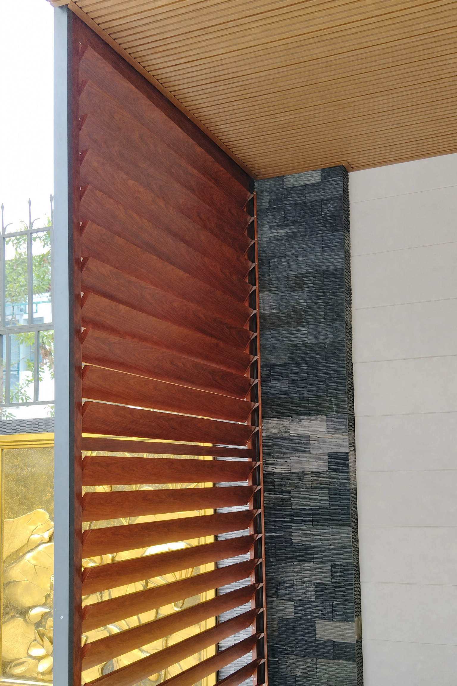 lắp đặt cửa chớp (4)