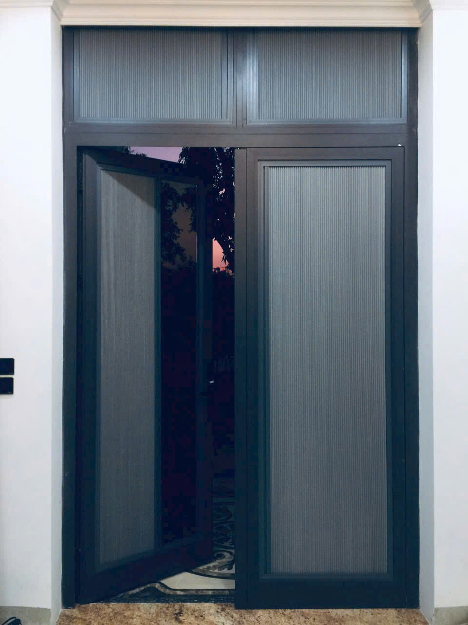 rèm tổ ong trên kính (2)